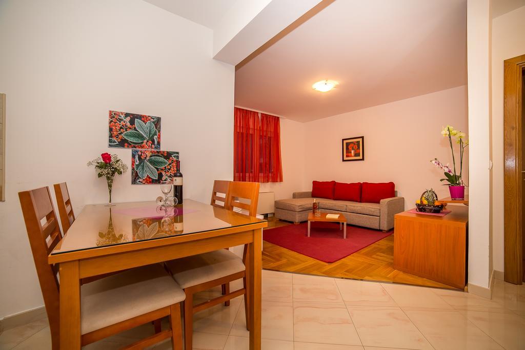 Apartments Kristina Makarska Exterior photo
